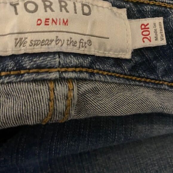 Torrid Relaxed Boot cut jeans, size 20 - Picture 3 of 3